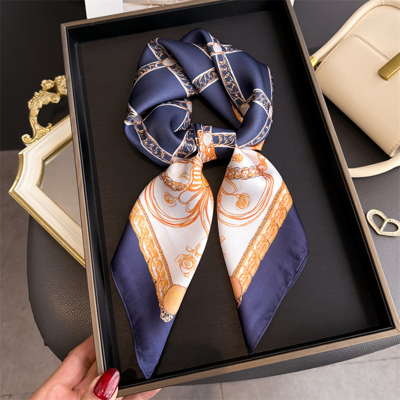 Niebieska Klasyczna Apaszka Je – Silk Scarf Square recenzja i cena